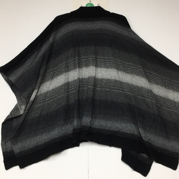 Jones New York Signature Poncho w/toggles + snaps - Picture 16 of 16